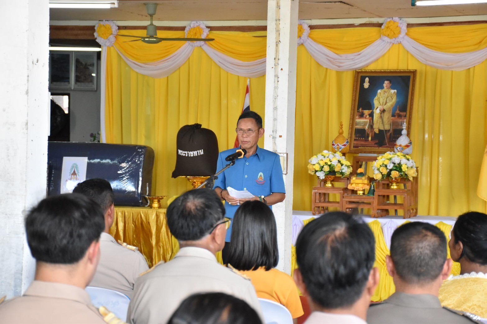 พิธีเชิญสิ่งของพระราชทานมูลนิธิราชประชานุเคราะห์ในพระบรมราชูปถัมภ์ เพื่อให้ความช่วยเหลือครอบครัวผู้ประสบอัคคีภัยในพื้นที่ตำบลไพรขลา อำเภอชุมพลบุรี  จังหวัดสุรินทร์