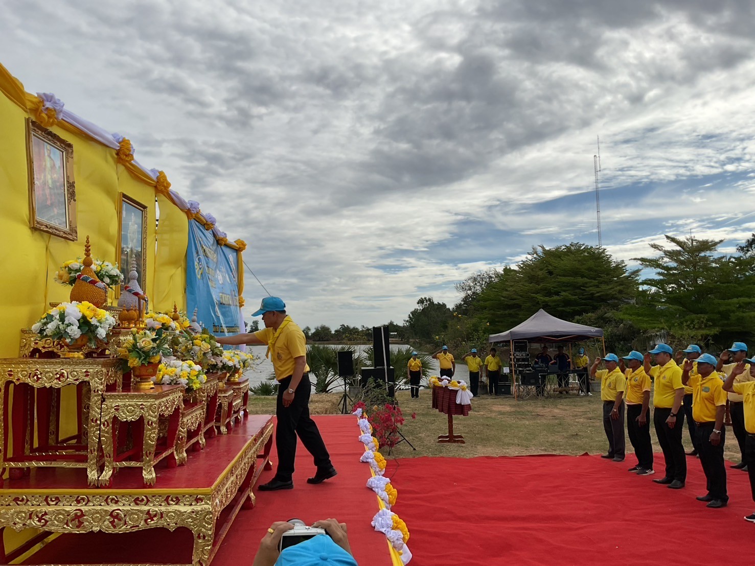 โครงการปลูกต้นไม้ตำบลไพรขลา ประจำปีงบประมาณ พ.ศ. 2568 /กิจกรรมจิตอาสาฯ /กิจกรรมวันดินโลกฯ